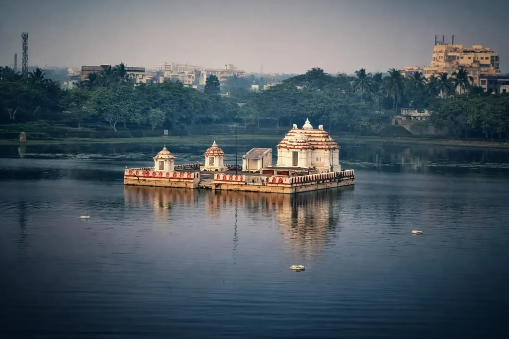 Lingaraj Temple Bhubaneswar | localdrive