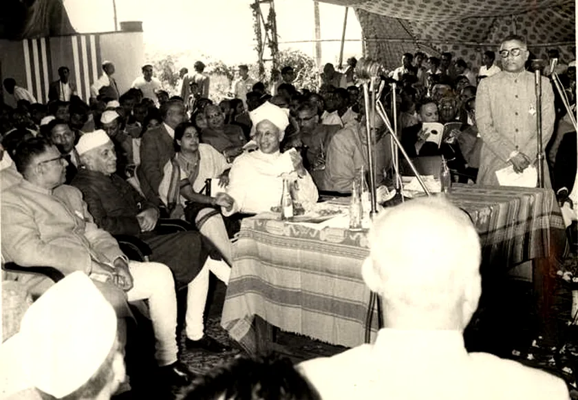 Harekrushna Mahtab in discussion with national leaders during the freedom and post-independence transition